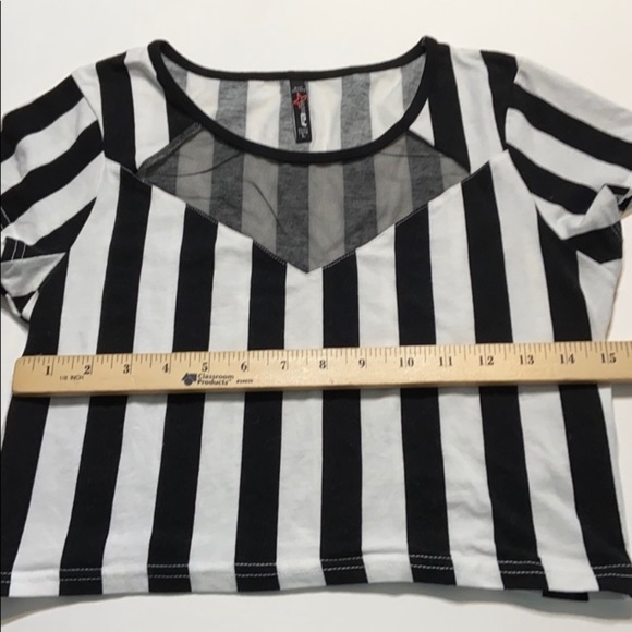 Bundle of 4 crop tops - Picture 8 of 16